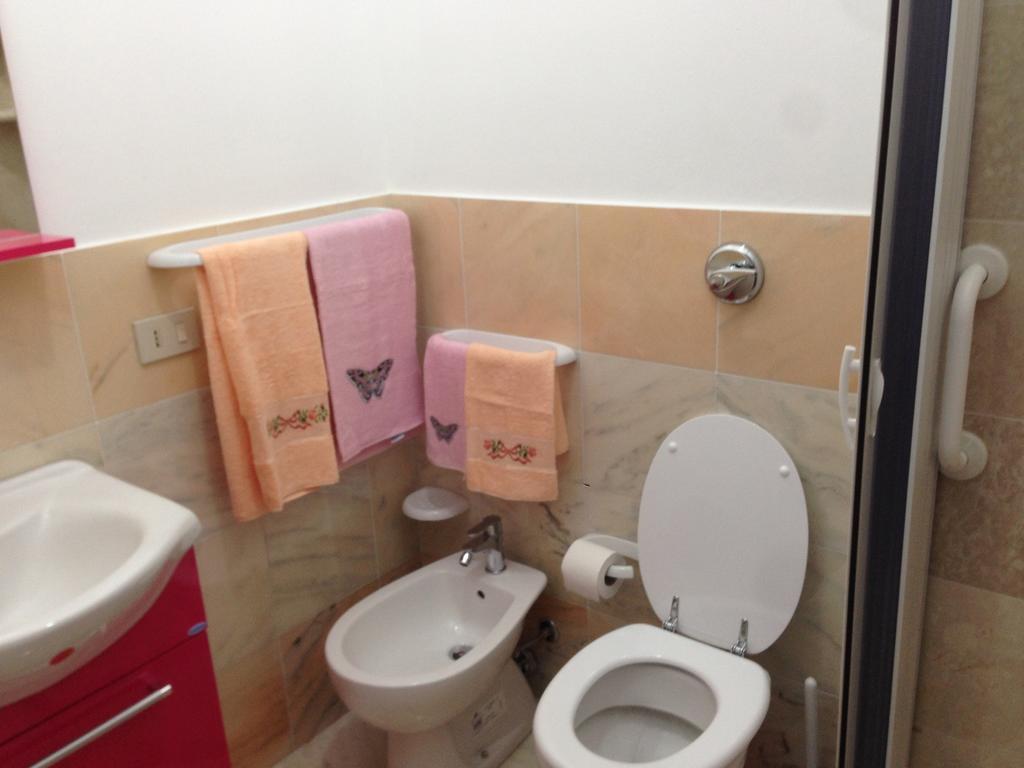 קוסטונאצ'י Casa Con Verande Sul Mare A 2 Minuti A Piedi Dalla Spiaggia חדר תמונה